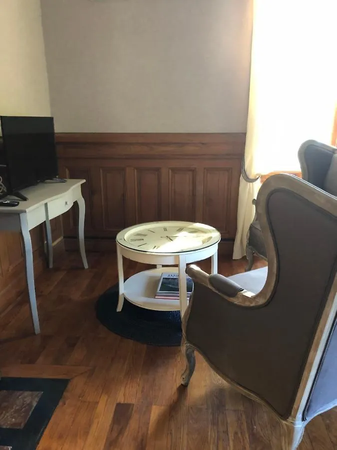 Guest house La Villa Des Pres Chambre Cedre Satillieu France
